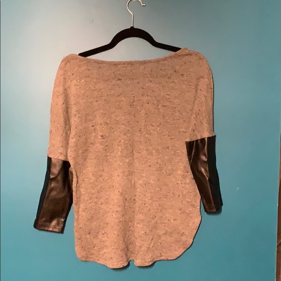 Ladies sweater with faux leather details - Picture 2 of 4